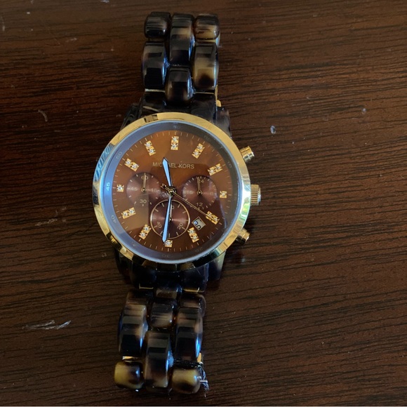 Michael Kors Womens Tortoise Watch - Picture 2 of 4
